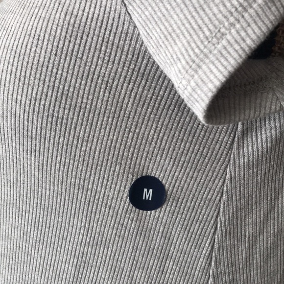 NWT Hollister Shirt. - Picture 4 of 9